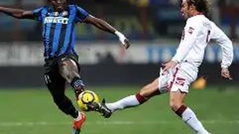 张继科携张蕊甜蜜逛街，驾驶新车共归社区